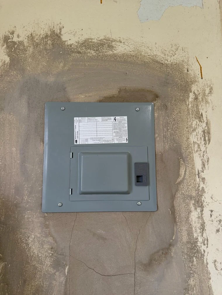 Panel terminado, con la tapa instalada